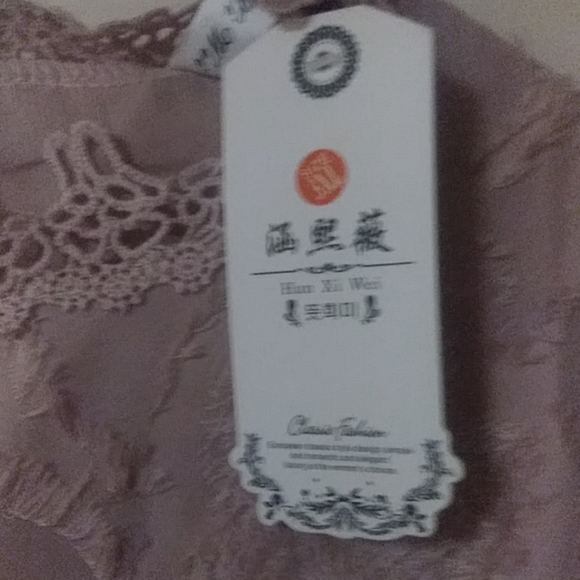 NWT- simple yet elegant mauve blouse - Picture 4 of 4